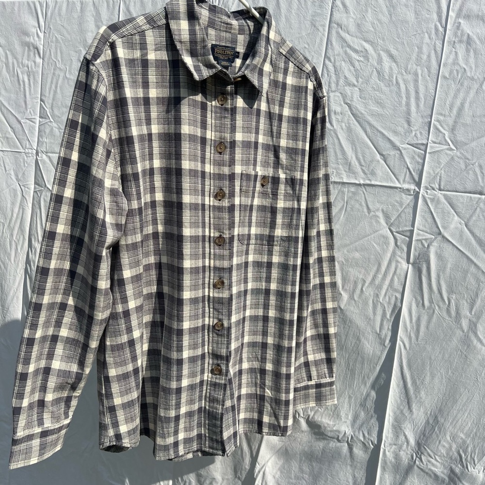 Pendleton Men’s XL Grey Plaid Button Down Shirt 100% cotton